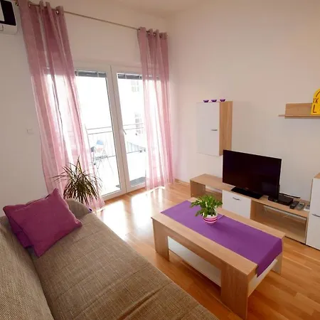 Apartment Abacia 3 *